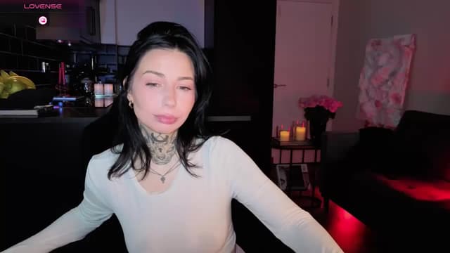 Gallery image thumbnail from Alice's myfreecams stream on, 12/25/2025, 07:23 image 7 of 20