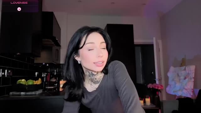 Gallery image thumbnail from Alice's myfreecams stream on, 12/30/2025, 13:11 image 19 of 20