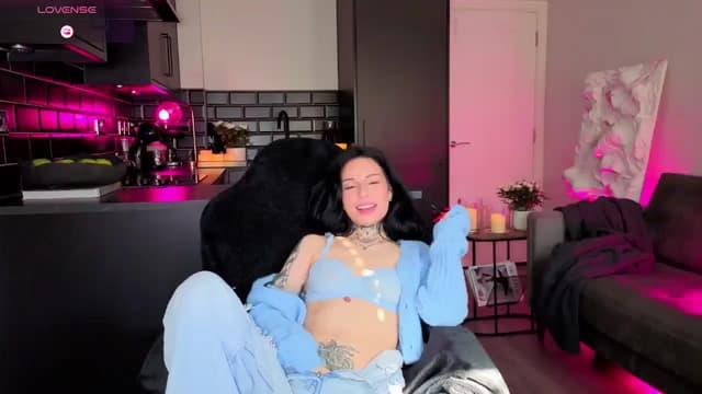 Gallery image thumbnail from Alice's myfreecams stream on, 04/07/2026, 09:39 image 17 of 20