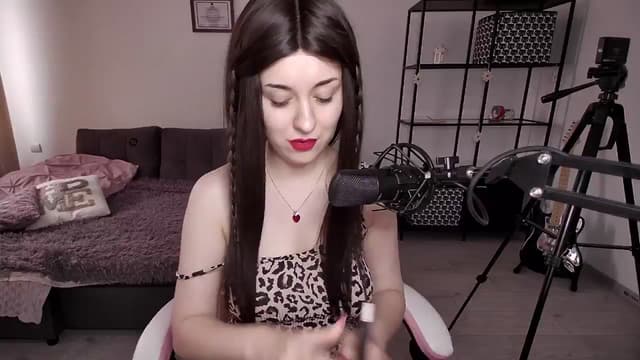 Gallery image thumbnail from Alora's myfreecams stream on, 07/16/2024, 17:08 image 16 of 20