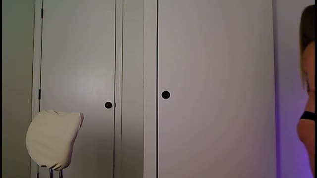 Gallery image thumbnail from Amiri's myfreecams stream on, 12/15/2022, 04:54 image 11 of 20