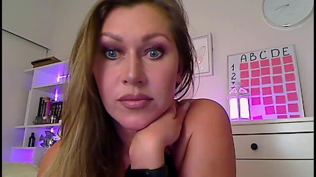 Gallery image thumbnail from Amiri's myfreecams stream on, 01/05/2023, 04:02 image 8 of 20