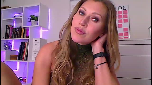 Gallery image thumbnail from Amiri's myfreecams stream on, 02/09/2023, 05:17 image 15 of 20