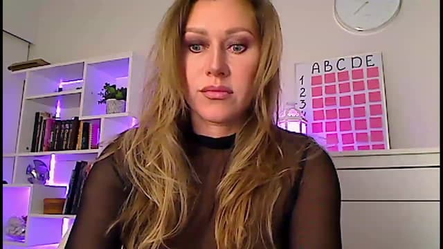 Gallery image thumbnail from Amiri's myfreecams stream on, 02/12/2023, 03:16 image 2 of 20