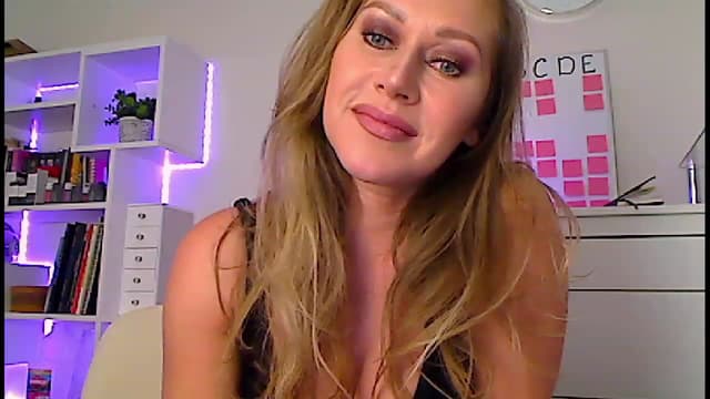 Gallery image thumbnail from Amiri's myfreecams stream on, 02/16/2023, 05:11 image 9 of 20