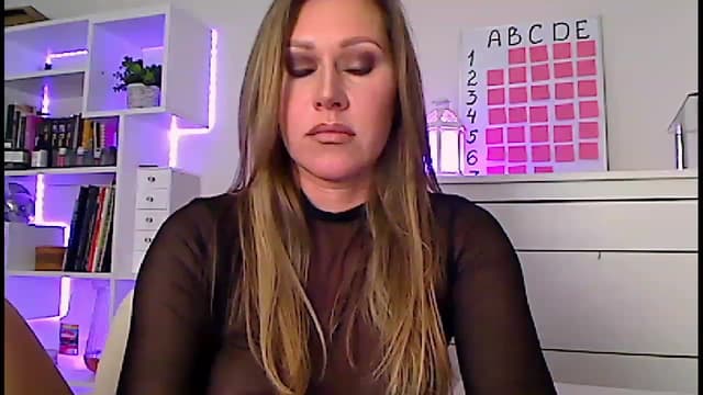 Gallery image thumbnail from Amiri's myfreecams stream on, 02/19/2023, 03:17 image 13 of 20