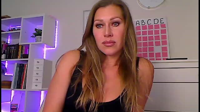 Gallery image thumbnail from Amiri's myfreecams stream on, 03/16/2023, 03:35 image 2 of 20