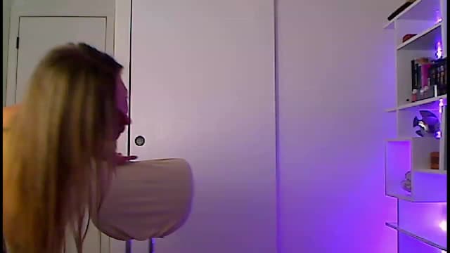 Gallery image thumbnail from Amiri's myfreecams stream on, 03/23/2023, 05:01 image 13 of 20