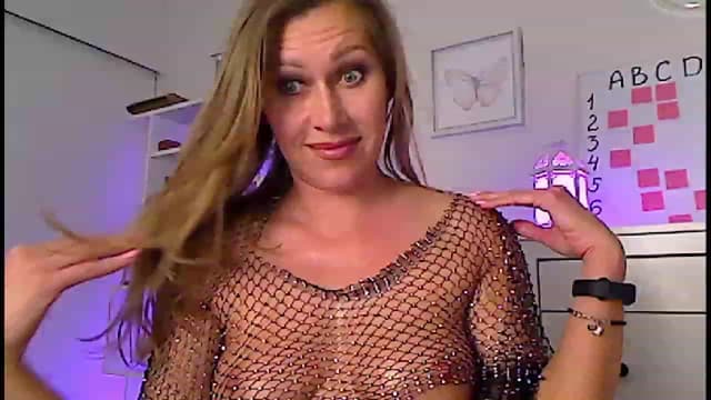 Gallery image thumbnail from Amiri's myfreecams stream on, 04/23/2023, 05:41 image 19 of 20