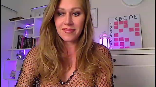 Gallery image thumbnail from Amiri's myfreecams stream on, 04/23/2023, 05:41 image 2 of 20