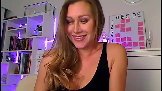 Gallery image thumbnail from Amiri's myfreecams stream on, 05/07/2023, 05:56 image 18 of 20