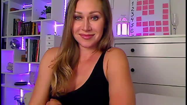 Gallery image thumbnail from Amiri's myfreecams stream on, 05/07/2023, 05:56 image 12 of 20