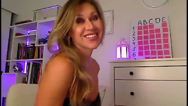 Gallery image thumbnail from Amiri's myfreecams stream on, 05/22/2023, 04:01 image 4 of 20