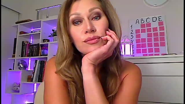 Gallery image thumbnail from Amiri's myfreecams stream on, 06/11/2023, 05:49 image 7 of 20