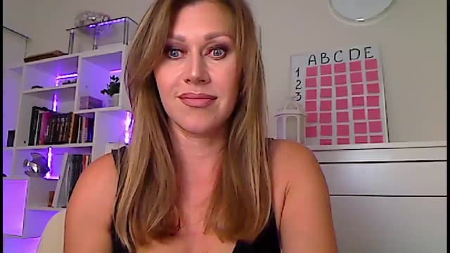 Gallery image thumbnail from Amiri's myfreecams stream on, 10/08/2023, 03:49 image 4 of 20