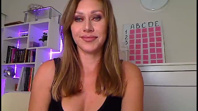 Gallery image thumbnail from Amiri's myfreecams stream on, 10/08/2023, 03:49 image 11 of 20