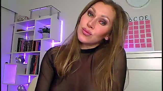 Gallery image thumbnail from Amiri's myfreecams stream on, 12/17/2023, 05:29 image 18 of 20