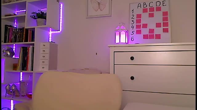 Gallery image thumbnail from Amiri's myfreecams stream on, 12/28/2023, 06:47 image 8 of 20