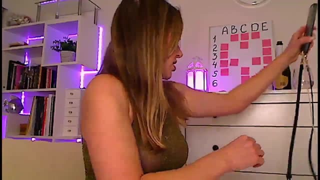 Gallery image thumbnail from Amiri's myfreecams stream on, 12/28/2023, 06:47 image 10 of 20