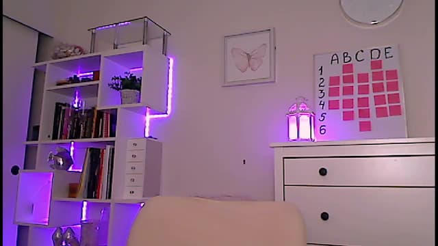 Gallery image thumbnail from Amiri's myfreecams stream on, 12/30/2023, 04:26 image 7 of 20