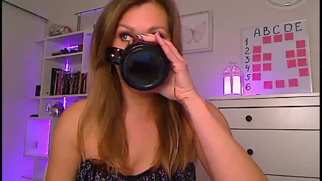 Gallery image thumbnail from Amiri's myfreecams stream on, 12/31/2023, 07:32 image 8 of 20