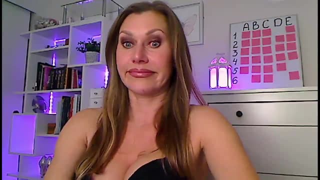 Gallery image thumbnail from Amiri's myfreecams stream on, 02/05/2024, 05:18 image 11 of 20