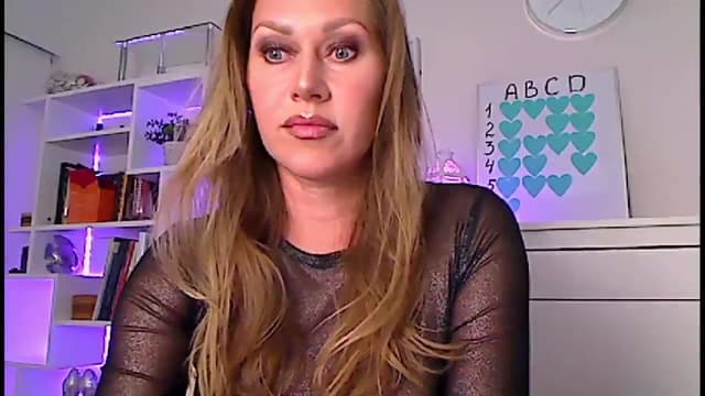 Gallery image thumbnail from Amiri's myfreecams stream on, 04/08/2024, 04:00 image 3 of 20