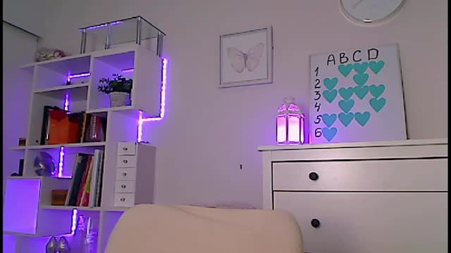 Gallery image thumbnail from Amiri's myfreecams stream on, 04/08/2024, 04:00 image 17 of 20