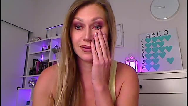 Gallery image thumbnail from Amiri's myfreecams stream on, 05/23/2024, 03:55 image 13 of 20