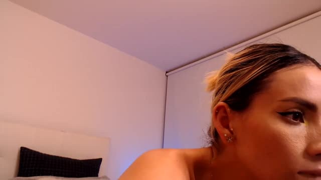 Gallery image thumbnail from AmyLi's myfreecams stream on, 01/06/2023, 07:44 image 13 of 20