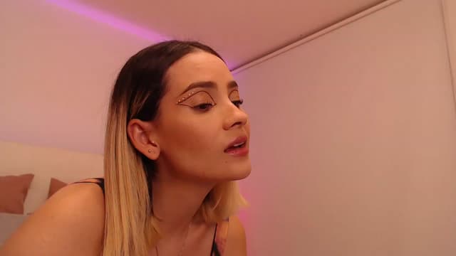 Gallery image thumbnail from AmyLi's myfreecams stream on, 04/27/2023, 07:21 image 1 of 20