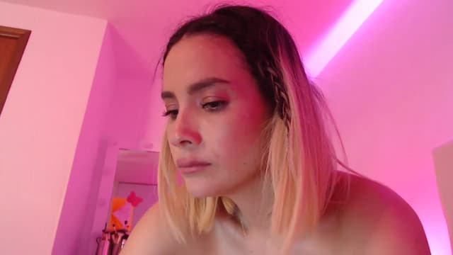 Gallery image thumbnail from AmyLi's myfreecams stream on, 05/21/2023, 07:14 image 17 of 20