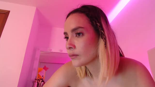 Gallery image thumbnail from AmyLi's myfreecams stream on, 05/21/2023, 07:14 image 18 of 20