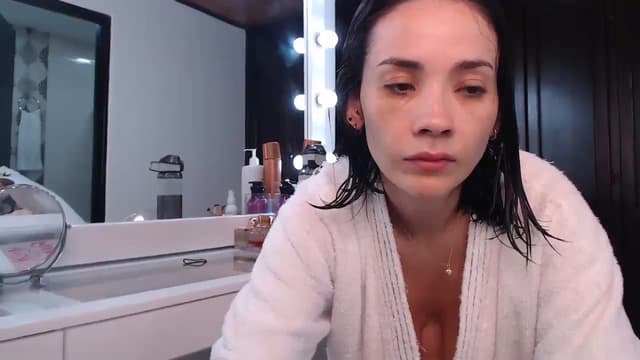 Gallery image thumbnail from AmyLi's myfreecams stream on, 08/01/2024, 07:07 image 13 of 20