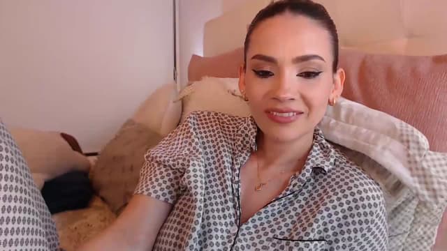 Gallery image thumbnail from AmyLi's myfreecams stream on, 10/16/2024, 05:17 image 9 of 20