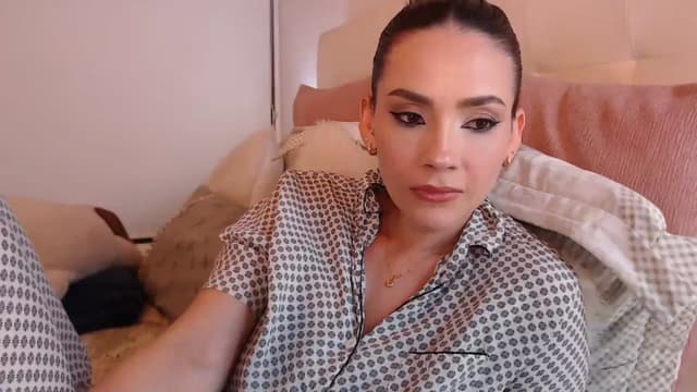 Gallery image thumbnail from AmyLi's myfreecams stream on, 10/16/2024, 05:17 image 7 of 20