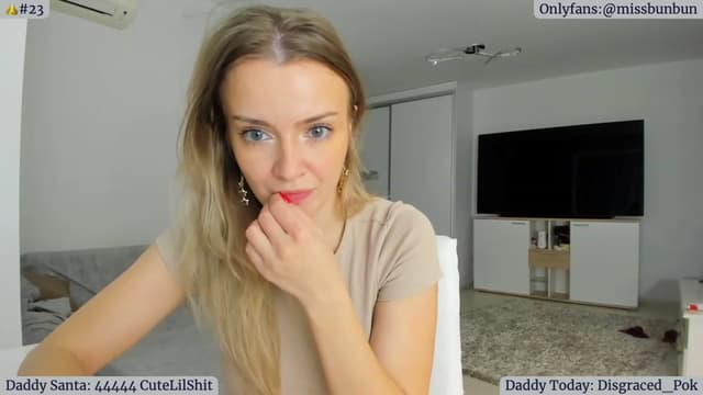 Gallery image thumbnail from Angie's myfreecams stream on, 12/20/2022, 06:13 image 8 of 20