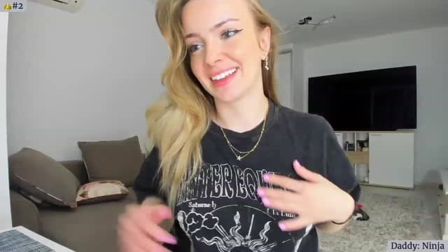Gallery image thumbnail from Angie's myfreecams stream on, 04/07/2023, 03:28 image 3 of 20