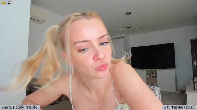 Gallery image thumbnail from Angie's myfreecams stream on, 12/14/2023, 05:30 image 10 of 20