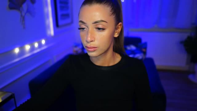 Gallery image thumbnail from Ann_w's myfreecams stream on, 01/15/2023, 17:54 image 5 of 20
