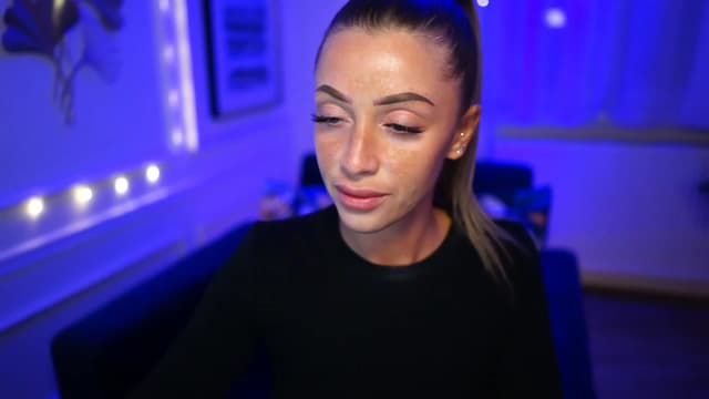 Gallery image thumbnail from Ann_w's myfreecams stream on, 01/15/2023, 18:54 image 3 of 20