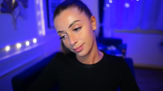 Gallery image thumbnail from Ann_w's myfreecams stream on, 01/15/2023, 18:54 image 17 of 20