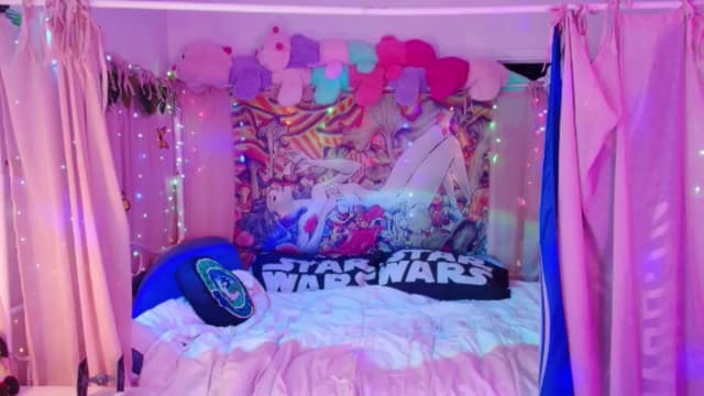 Gallery image thumbnail from April's myfreecams stream on, 08/31/2024, 06:54 image 18 of 20