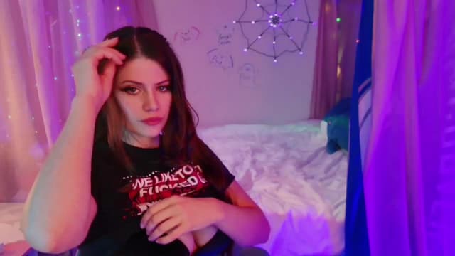 Gallery image thumbnail from April's myfreecams stream on, 10/01/2024, 04:16 image 8 of 20