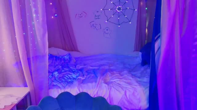 Gallery image thumbnail from April's myfreecams stream on, 10/01/2024, 04:16 image 9 of 20