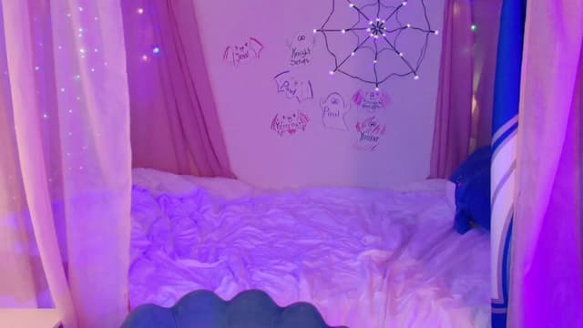 Gallery image thumbnail from April's myfreecams stream on, 10/01/2024, 04:16 image 17 of 20