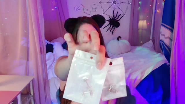 Gallery image thumbnail from April's myfreecams stream on, 10/18/2024, 06:04 image 12 of 20
