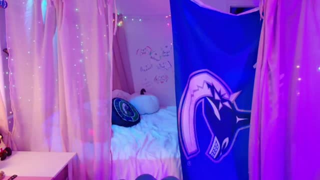 Gallery image thumbnail from April's myfreecams stream on, 10/21/2024, 06:25 image 4 of 20
