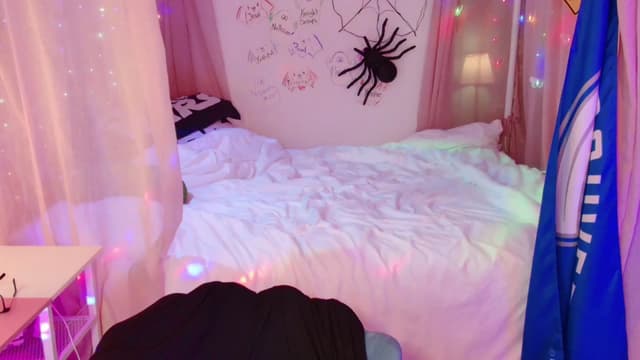 Gallery image thumbnail from April's myfreecams stream on, 10/29/2024, 05:01 image 6 of 20