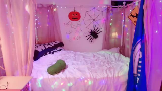 Gallery image thumbnail from April's myfreecams stream on, 10/29/2024, 05:01 image 15 of 20